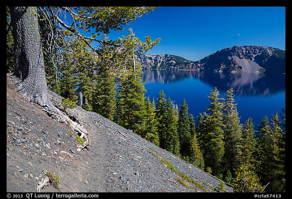 Wizard Island summit trail. Crater Lake National Park, Oregon, USA.