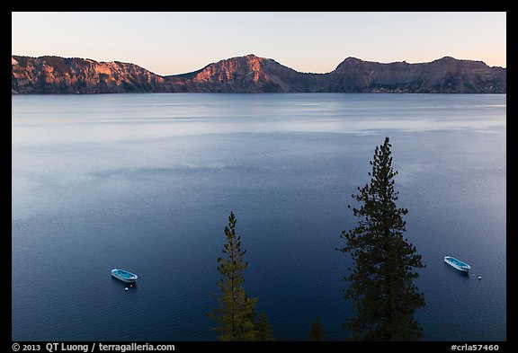 Tour boats and south rim at sunset, Cleetwood Cove. Crater Lake National Park (color)
