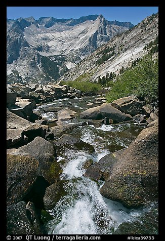 Stream plunges towards Le Conte Canyon. Kings Canyon National Park, California, USA.