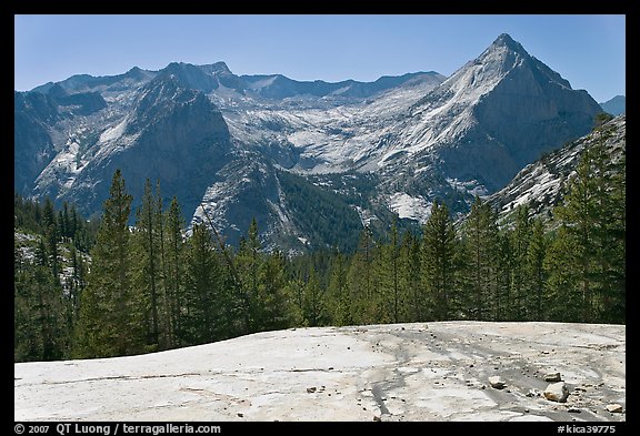 Granite slab, Langille Peak and the Citadel above Le Conte Canyon. Kings Canyon National Park, California, USA.