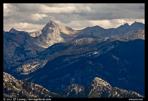 Sierra Nevada crest. Kings Canyon National Park (color)