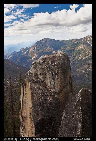 Outcrops and canyon of the Kings river. Kings Canyon National Park (color)