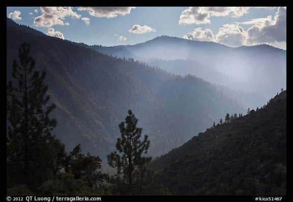 Ridges of South Forks of the Kings River canyon. Kings Canyon National Park, California, USA.