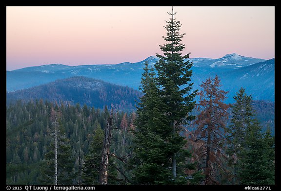 Mountains at dawn from Kings Canyon Overlook. Kings Canyon National Park (color)