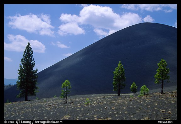 Cinder cone. Lassen Volcanic National Park (color)