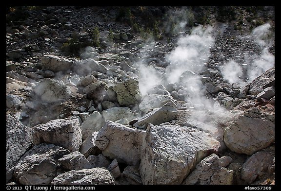 Fumaroles, Devils Kitchen. Lassen Volcanic National Park (color)