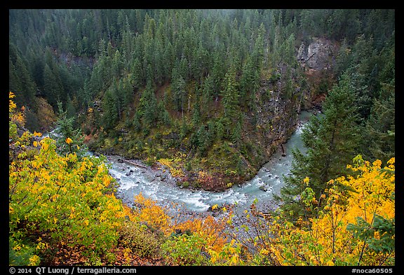 Bend of Agnes Creek from above in autumn, Glacier Peak Wilderness. Washington, USA.