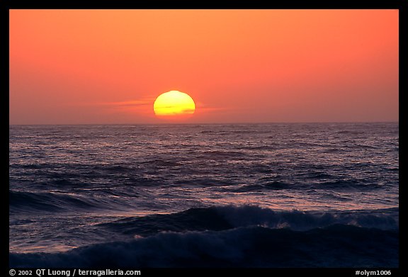 Disc of sun setting in  pacific, Shi-shi beach. Olympic National Park, Washington, USA.