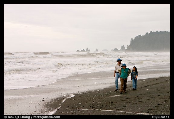 Family walking on Rialto Beach. Olympic National Park, Washington, USA.