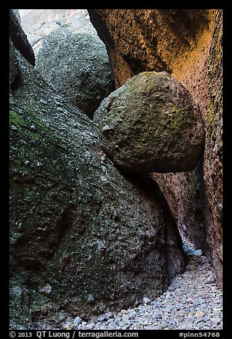 Boulder wedged in slot, Balconies Caves. Pinnacles National Park, California, USA.