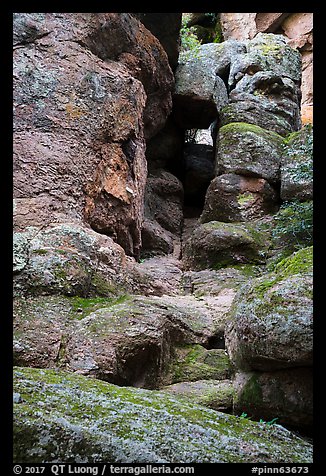 Stacked boulders, Bear Gulch. Pinnacles National Park (color)