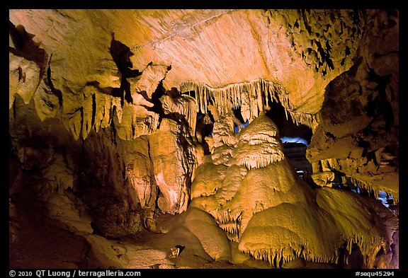 Calcite flowstone and cave curtains, Dome Room, Crystal Cave. Sequoia National Park, California, USA.