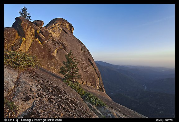 Moro Rock and Kaweah River valley at sunset. Sequoia National Park, California, USA.