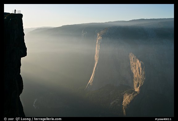 Profile Cliff overlook with commanding view of Yosemite Valley, late afternoon. Yosemite National Park, California, USA.