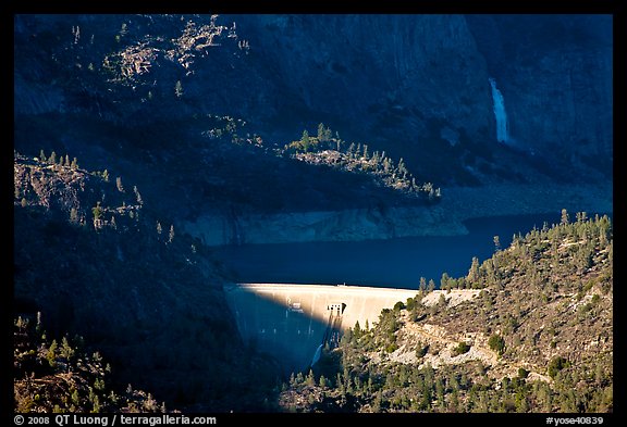 O'Shaughnessy Dam, Hetch Hetchy Reservoir, and Wapama falls. Yosemite National Park, California, USA.