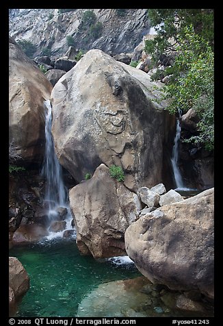 Base of Wapama fall in summer, Hetch Hetchy. Yosemite National Park, California, USA.