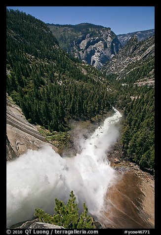 Nevada Falls from the brinks. Yosemite National Park, California, USA.