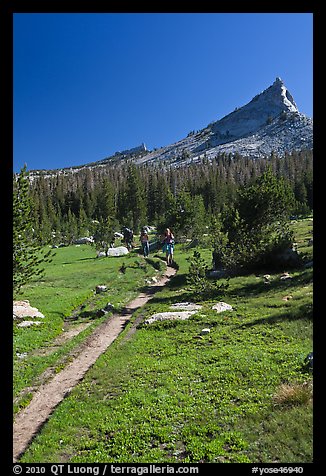 John Muir Trail and backpackers under Tressider Peak. Yosemite National Park, California, USA.