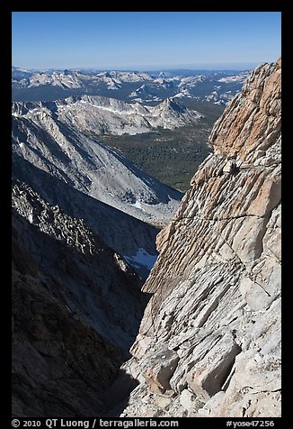 Cliff and distant mountains below the summit of Mount Conness. Yosemite National Park, California, USA.