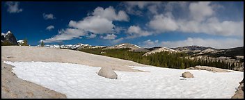 Tuolumne Meadows, neve and domes. Yosemite National Park (Panoramic color)