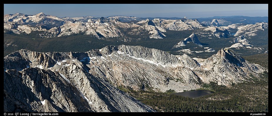 Ragged Peak range, Cathedral Range, and domes from Mount Conness. Yosemite National Park, California, USA.