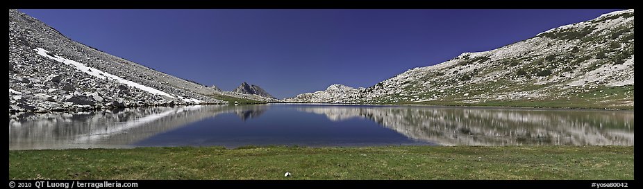 Wide view of alpine lake. Yosemite National Park, California, USA.