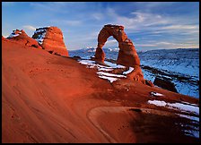 Delicate Arch, winter sunset. Arches National Park, Utah, USA.