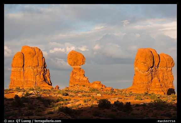 Balanced rock and fins. Arches National Park, Utah, USA.