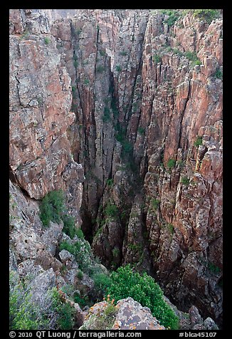 Narrow gorge. Black Canyon of the Gunnison National Park (color)