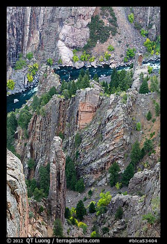Crags and Gunnison River seen from above. Black Canyon of the Gunnison National Park, Colorado, USA.