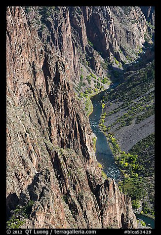 Cliffs and river in autumn. Black Canyon of the Gunnison National Park, Colorado, USA.