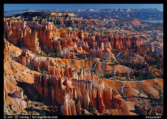 View of Queens Garden spires from Sunset Point, morning. Bryce Canyon National Park, Utah, USA.