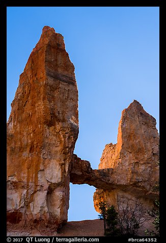 Box-shaped Tower Bridge. Bryce Canyon National Park (color)