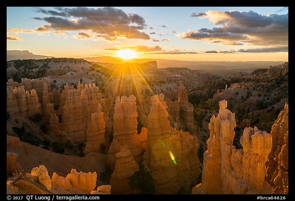 Sunrise, Fairyland Point. Bryce Canyon National Park, Utah, USA.