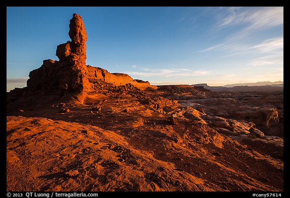 Petes Mesa at sunrise, Maze District. Canyonlands National Park, Utah, USA.