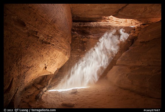 Chamber and sunray, the Dollhouse, Maze District. Canyonlands National Park (color)