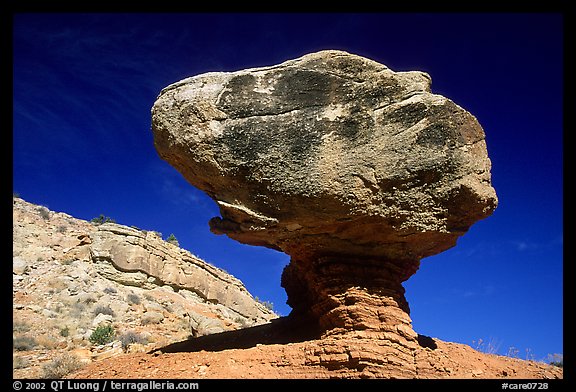 Balancing rock in  Hartnet Draw. Capitol Reef National Park (color)