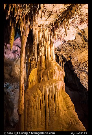 Column, Gothic Palace, Lehman Cave. Great Basin National Park (color)