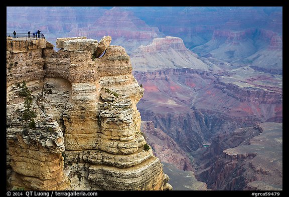 Family on Mather Point. Grand Canyon National Park, Arizona, USA.