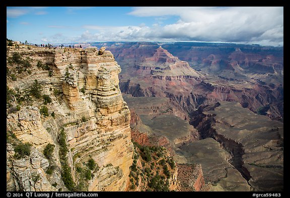 Tourists on Mather Point. Grand Canyon National Park, Arizona, USA.