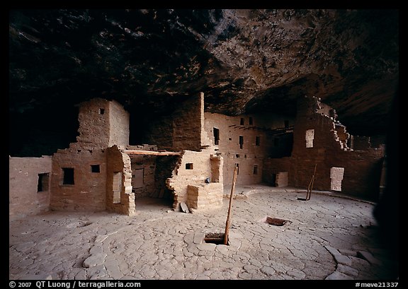 Spruce Tree House. Mesa Verde National Park (color)