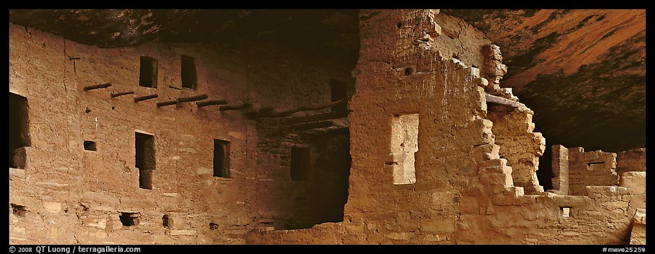 Cliff dwelling ruin. Mesa Verde National Park (color)