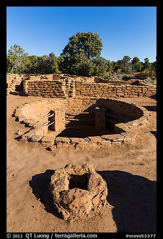 Oven and kiva, Coyote Village. Mesa Verde National Park, Colorado, USA.