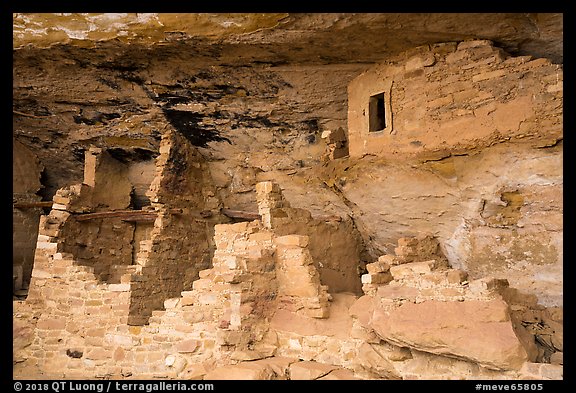 Walls in alcove, Mug House. Mesa Verde National Park (color)