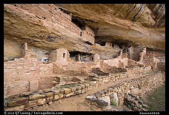 Mug House Ancestral pueblo. Mesa Verde National Park (color)