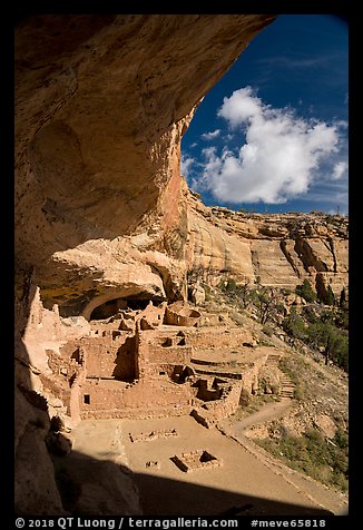 Alcove and Long House, Wetherill Mesa. Mesa Verde National Park (color)