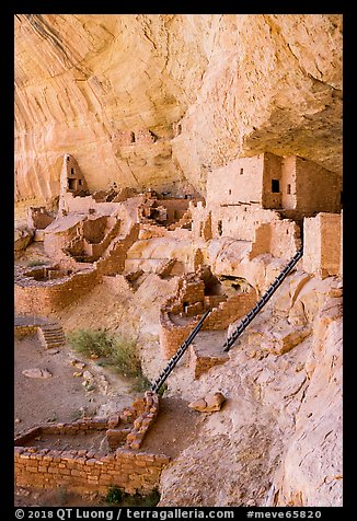 Long House Ancestral Puebloan dwelling, Wetherill Mesa. Mesa Verde National Park (color)