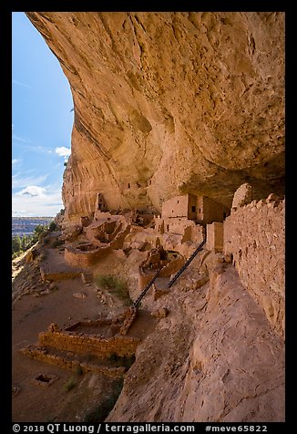 Long House, second largest Anasazi ruin. Mesa Verde National Park (color)