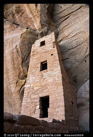 Three-storied tower from below, Square Tower House. Mesa Verde National Park, Colorado, USA.