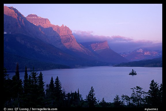 St Mary Lake and Wild Goose Island, sunrise. Glacier National Park, Montana, USA.